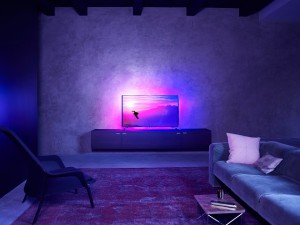 Neuer Philips-TV PUS8601: Ambilight von allen Seiten