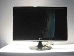 Fürs Wohnmobil: LG M2380D Full HD Fernseher und Monitor