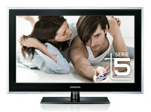 Bequem: Samsung LE32D579 Full HD LCD Fernseher