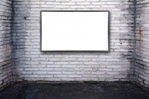 LCD-Fernseher an Wand